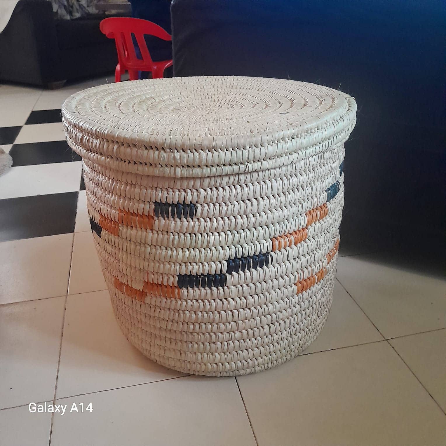 Palm laundry basket